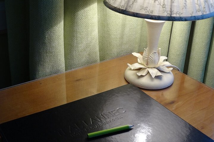 Room 11 of 38