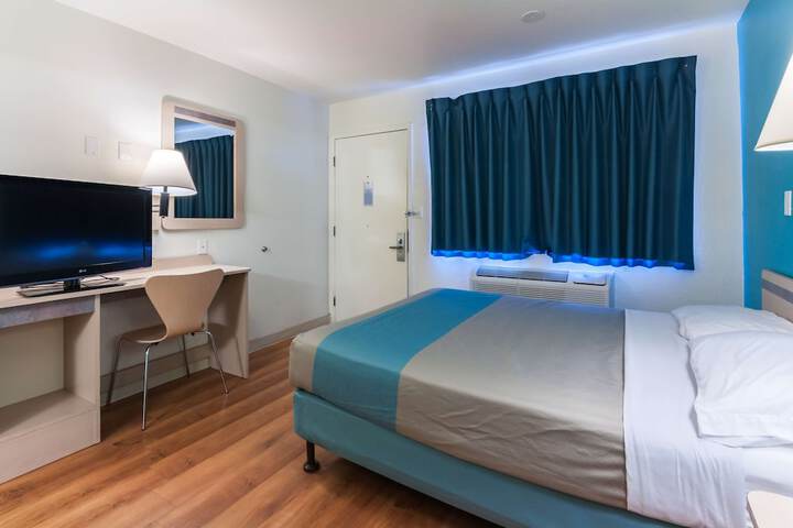Room 9 of 34