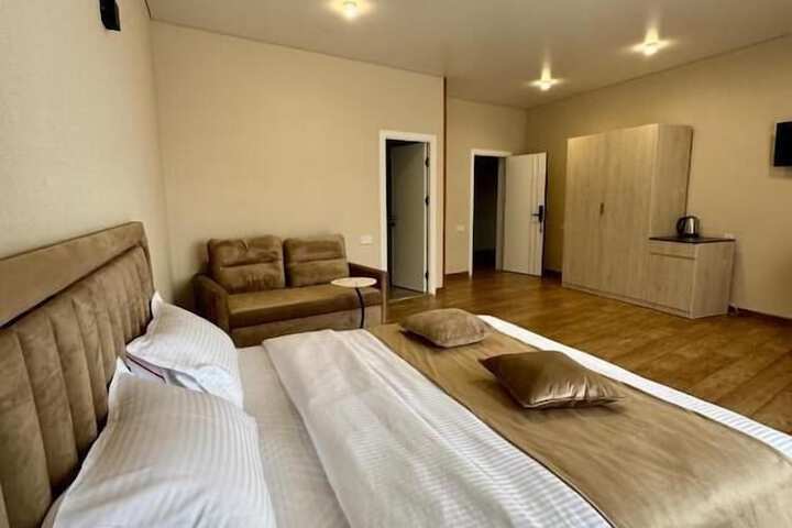 Room 6 of 43