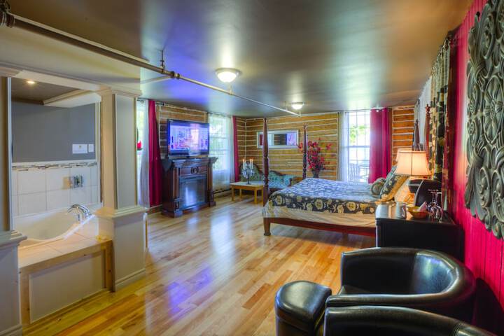 Room 3 of 102