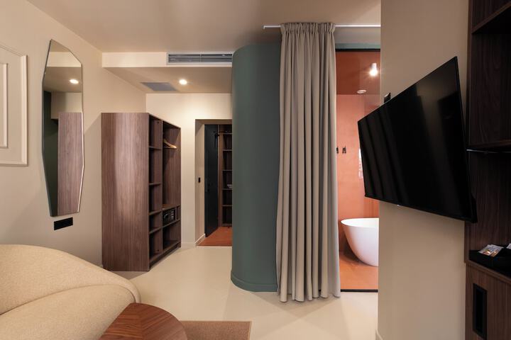 Room 85 of 133