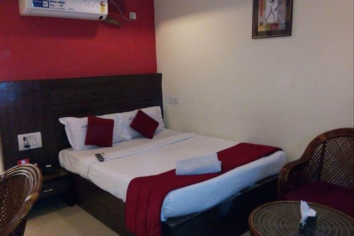 Room 4 of 7