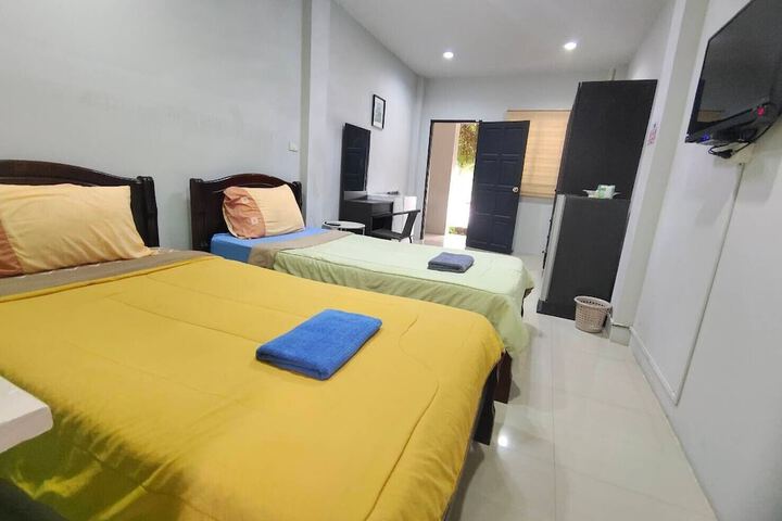 Room 44 of 195