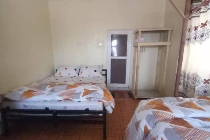 Room 10 of 18