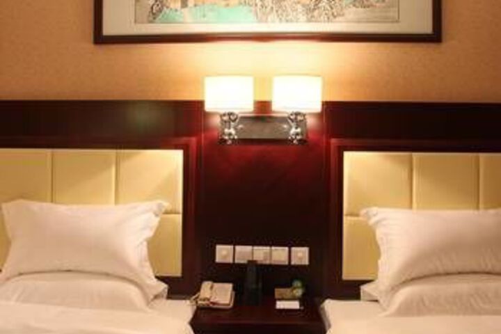 Room 4 of 9