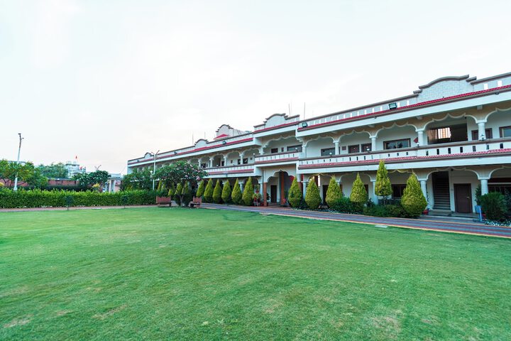 Hotel Exterior 78 of 82