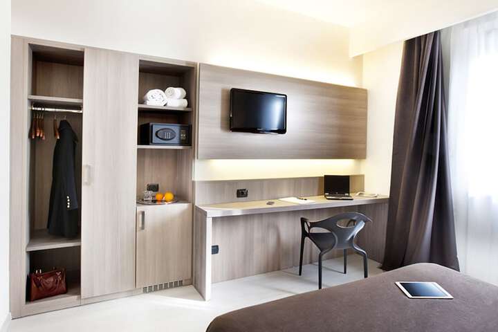Room 13 of 34