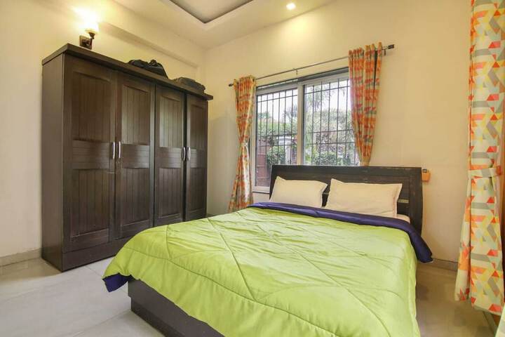 Room 3 of 34