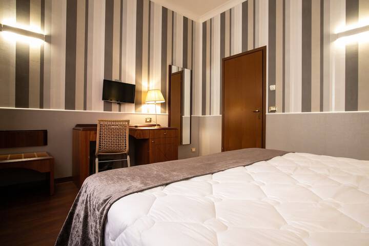 Room 5 of 52