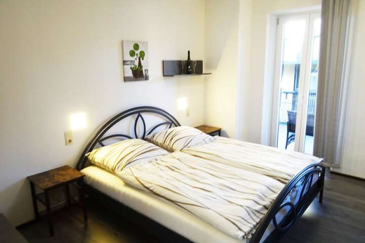 Room 2 of 442