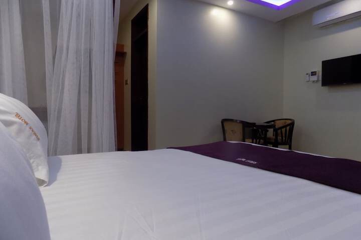 Room 11 of 28