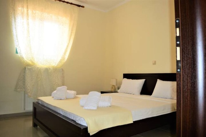 Room 4 of 25