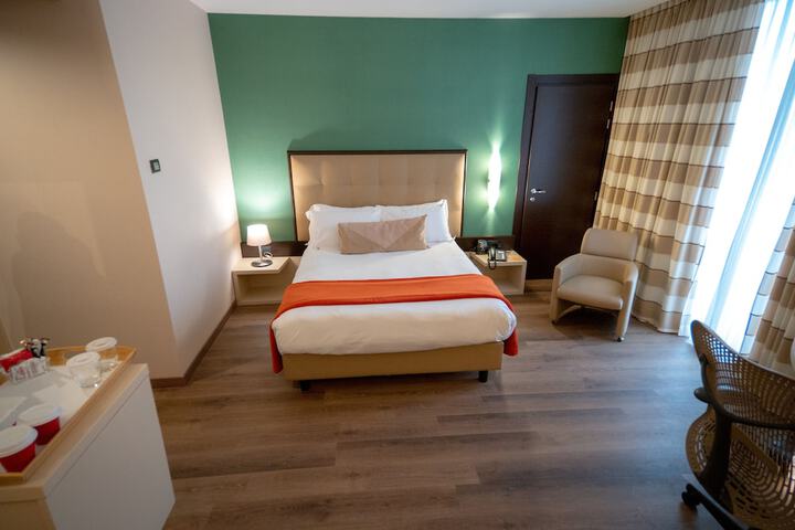 Room 17 of 106
