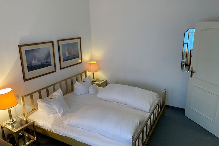 Room 13 of 54