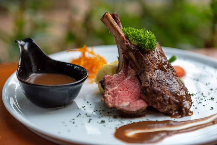 Dining 33 of 49