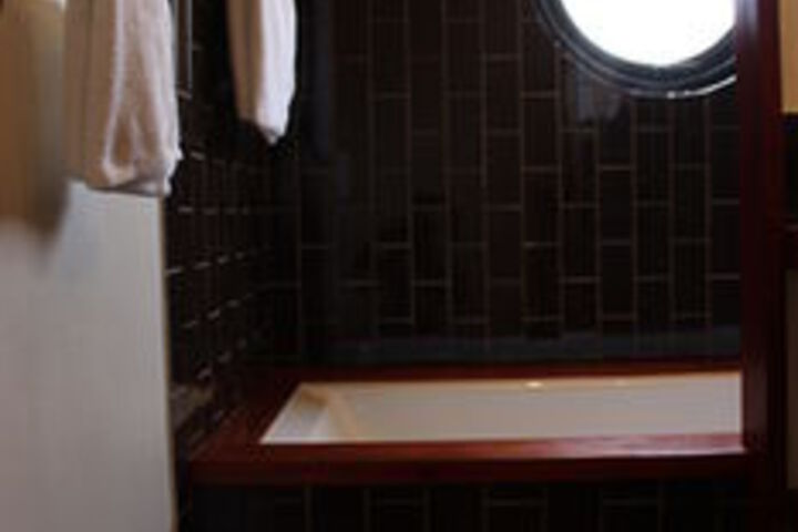 Room 4 of 40