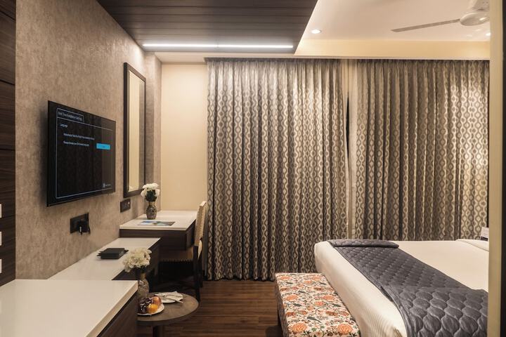 Room 3 of 43