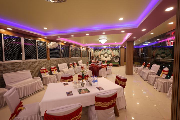 Ballroom/Hall 29 of 34