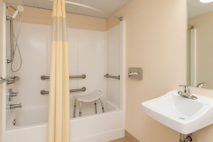 Room 9 of 16