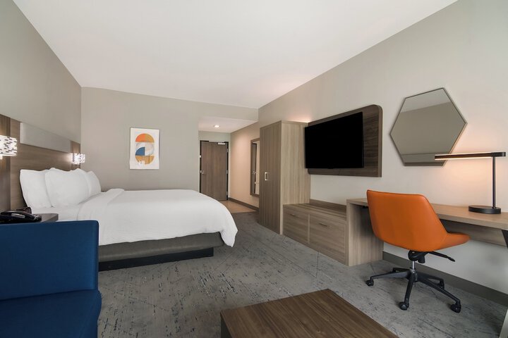 1 King Bed Standard Mobility Accessible Transfer Shower (12 of 15)