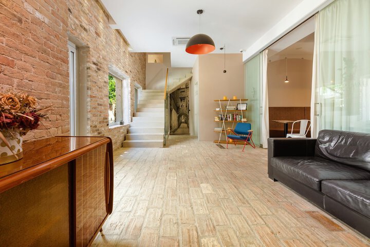 Guest Lobby