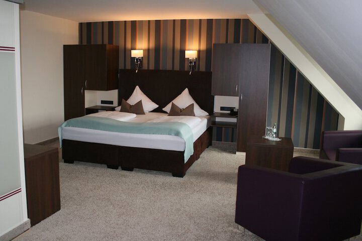Room 8 of 43