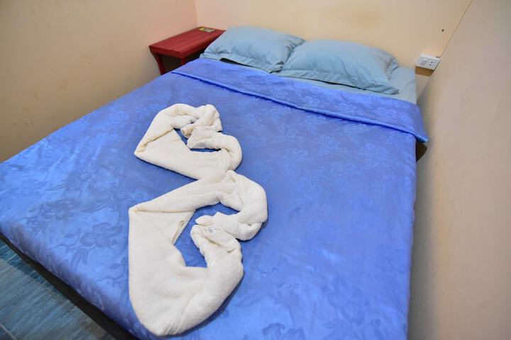 Room 4 of 15