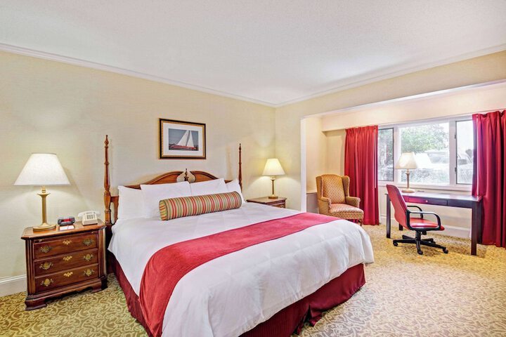 1 King Bed (16 of 20)