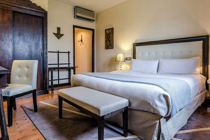 Room 10 of 48