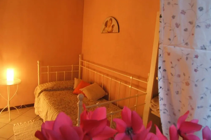Room 2 of 8