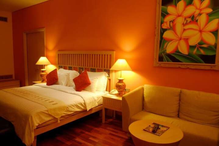 Room 4 of 33