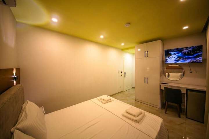 Room 32 of 70