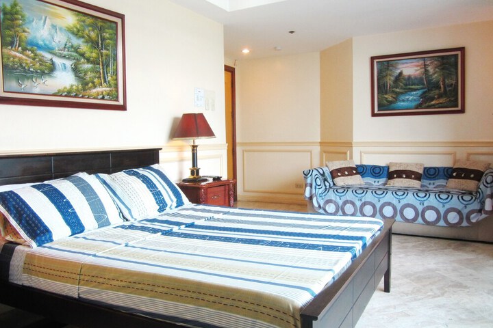 Room 8 of 30