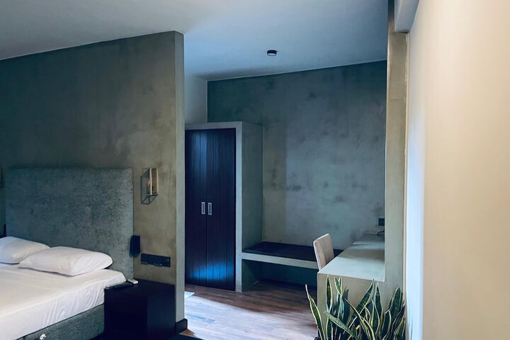Room 4 of 14