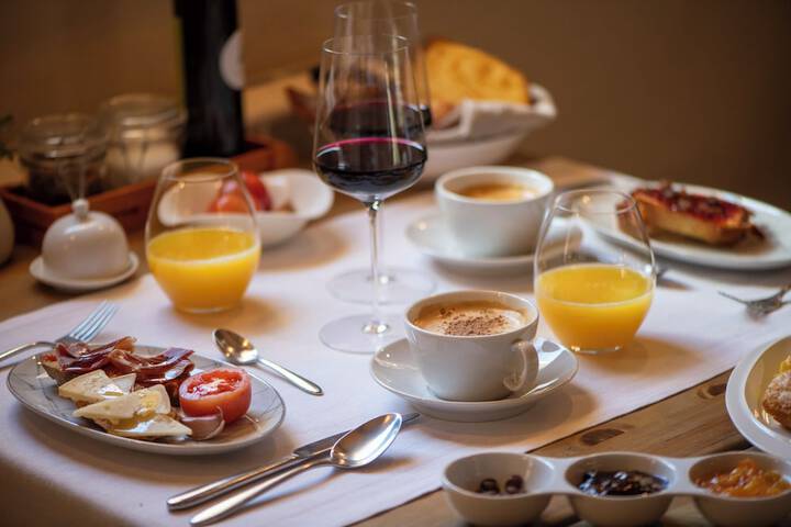 Breakfast/Coffee Service 96 of 117