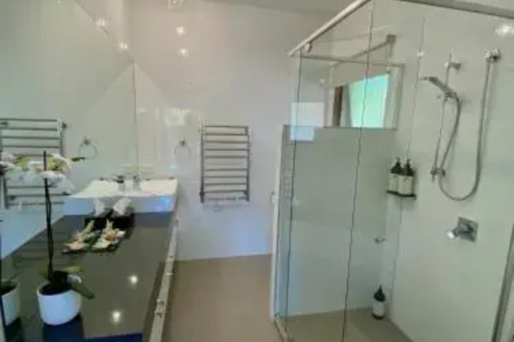 Room 11 of 19