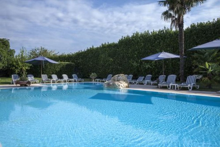 Pool 62 of 82