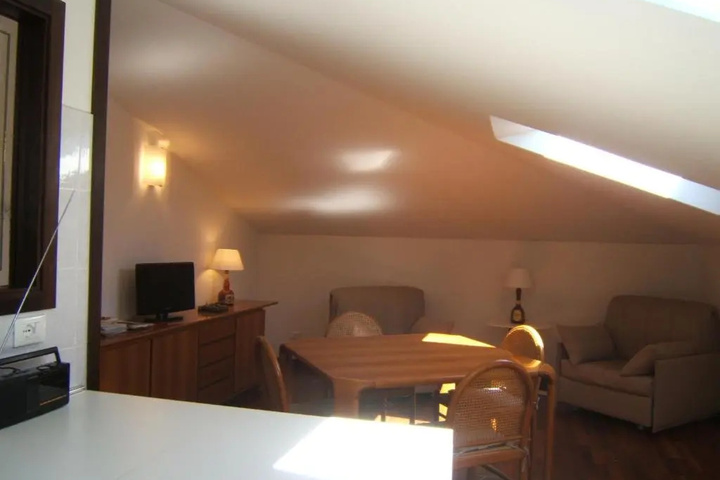 Room 5 of 27