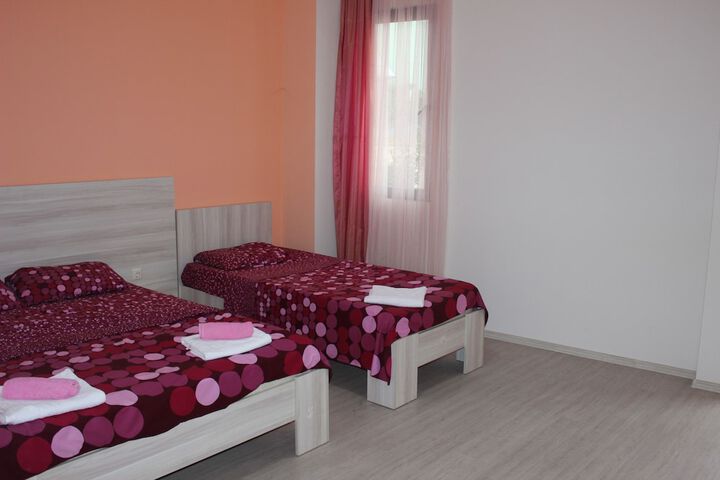 Room 7 of 16