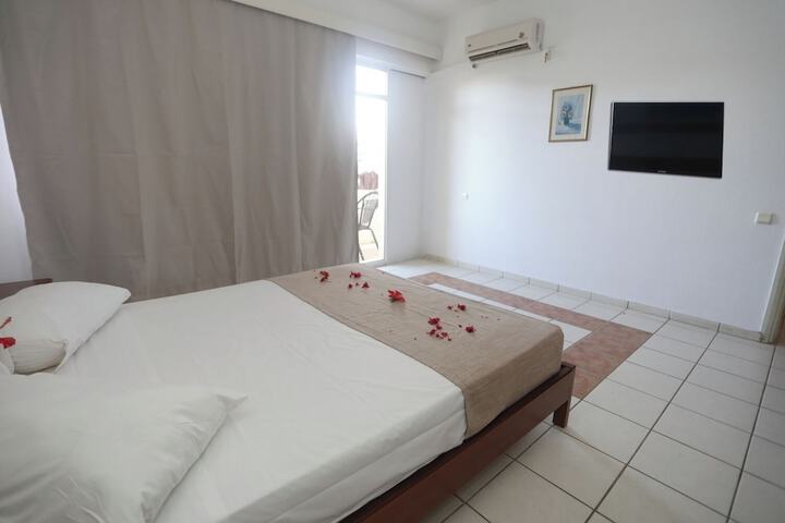 Room 16 of 83