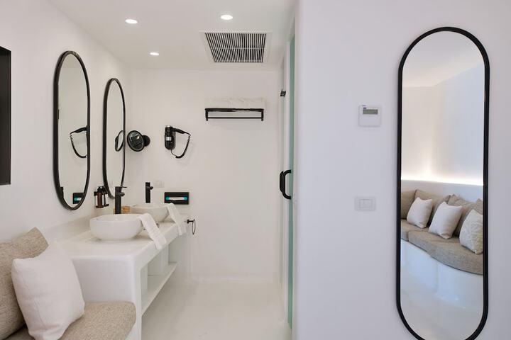 Room 43 of 74
