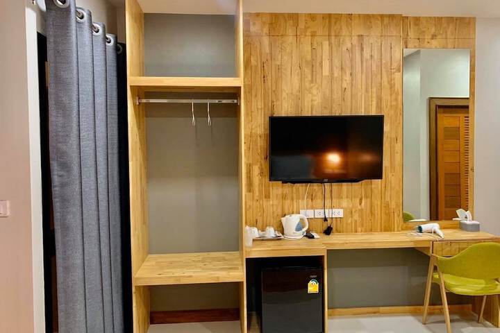 Room 6 of 10