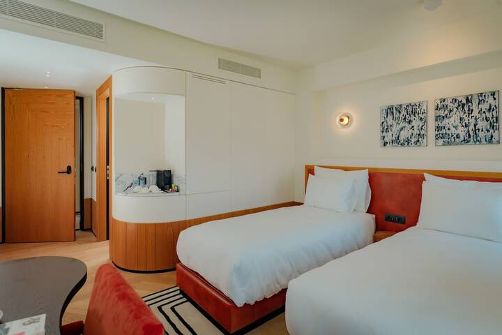 Room 40 of 113