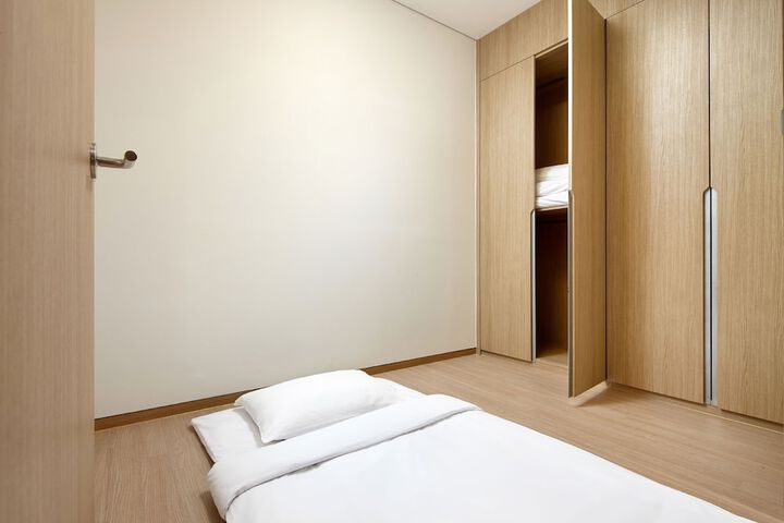 Room 33 of 181