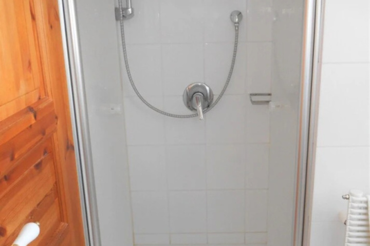 Room 5 of 12