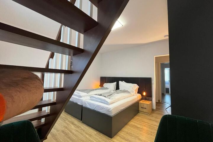 Room 9 of 23
