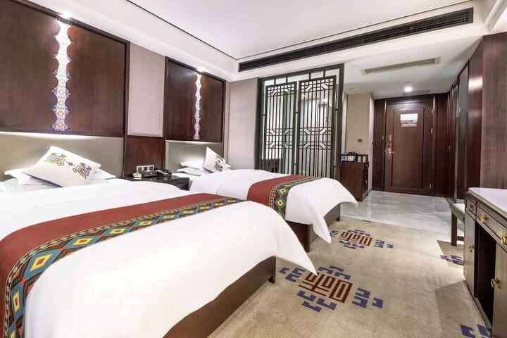 Room 17 of 27