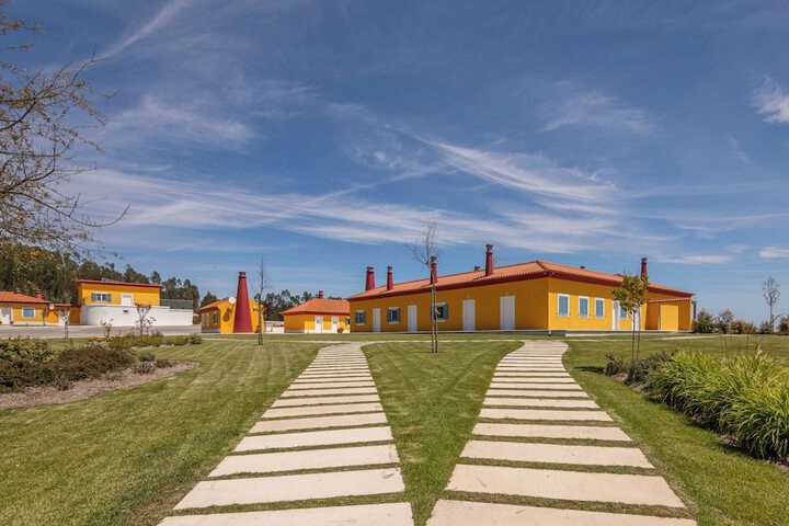 Hotel Exterior 40 of 52