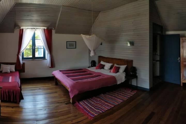 Room 10 of 33