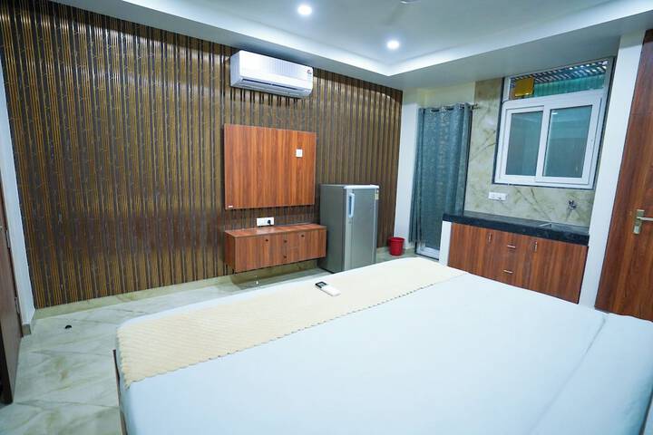 Room 37 of 77